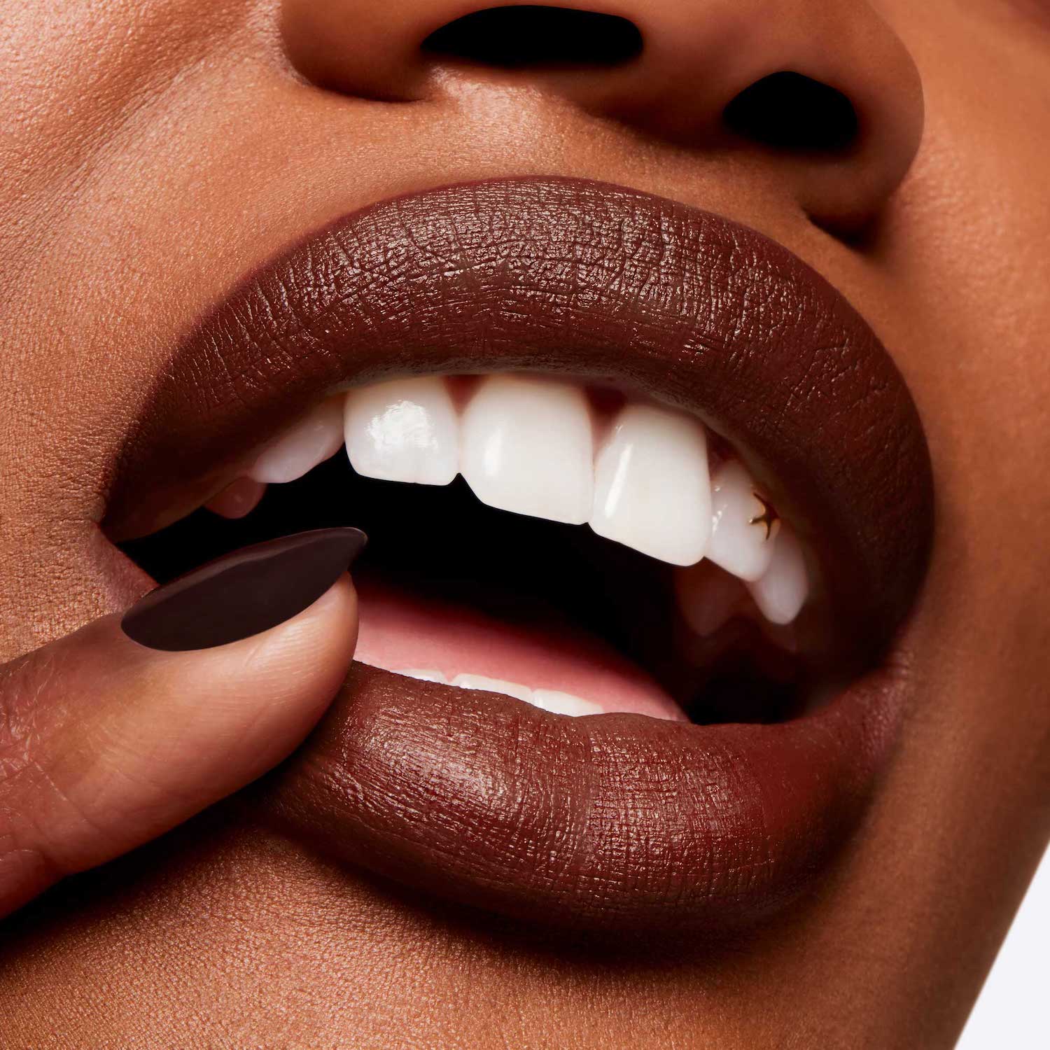 POWDER KISS VELVET BLUR SLIM STICK (BARRA PARA LABIOS)